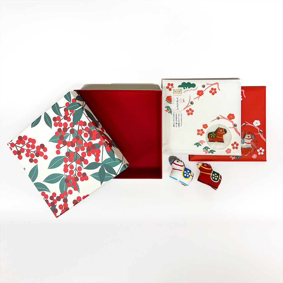 白とワインレッドのお正月飾り　596 白とワインレッドのお正月飾り 596 白とワインレッドのお正月飾り 596