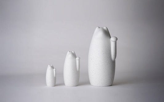 廃棄された陶磁器をリサイクルして生まれた おしゃれな招き猫 SETOMANEKI earth