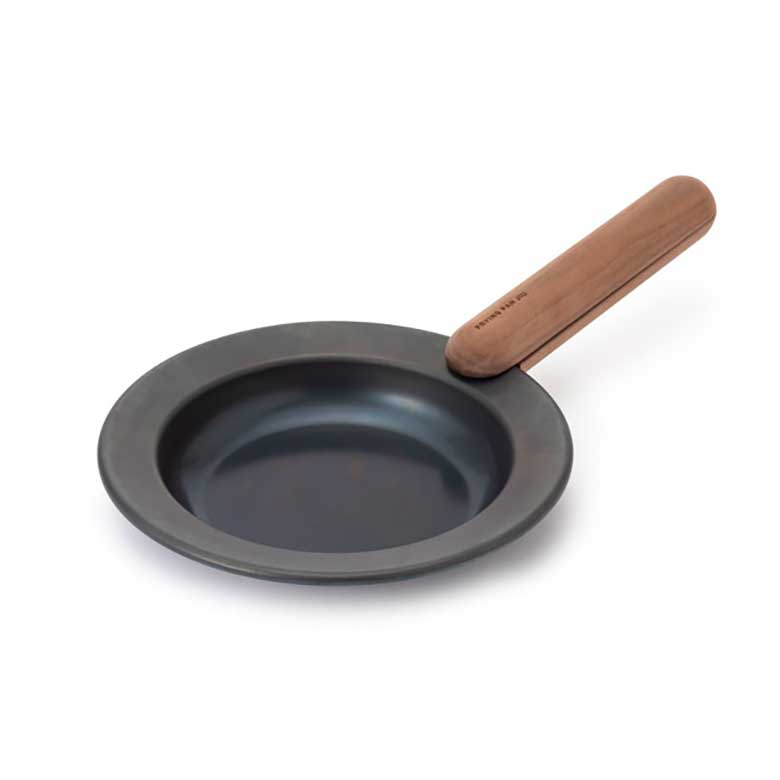 【Bamikiさま宛】鋳鉄製フライパン・鍋敷き／4個セット Bamikiさま宛】鋳鉄製フライパン・鍋敷き／4個セットの通販はau PAY