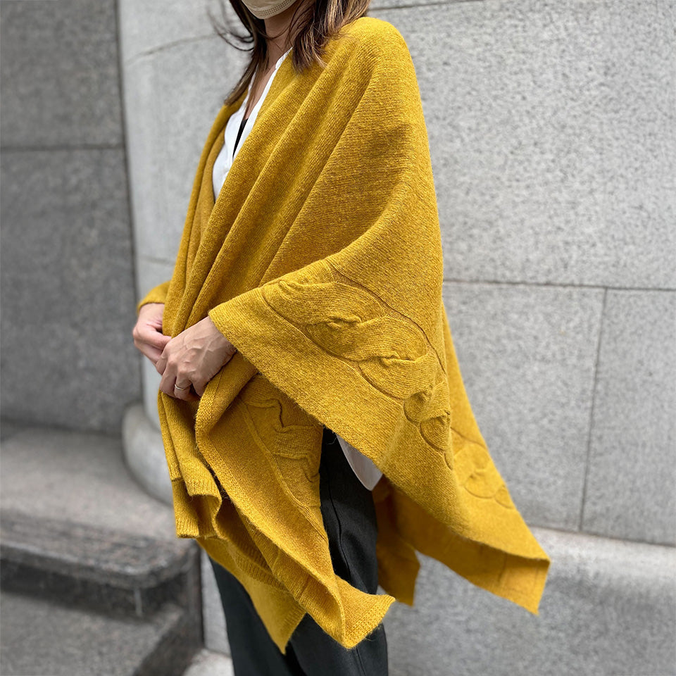 五泉ニット tate 羽織るポンチョ なめらかアルパカ 大きなケーブル柄 サイフク