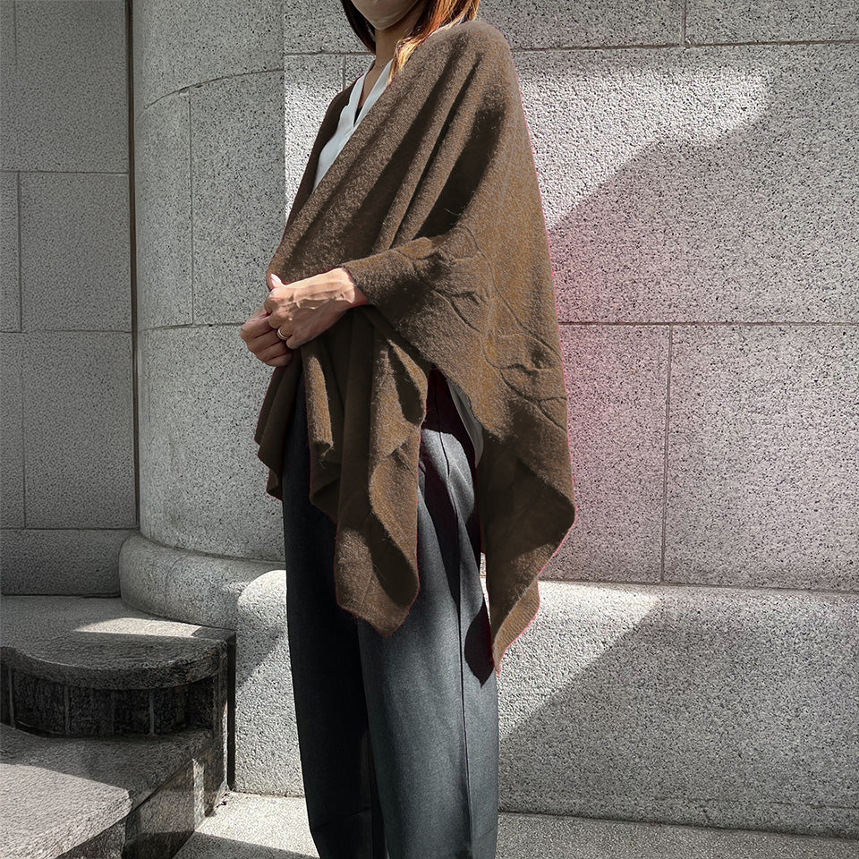 五泉ニット tate 羽織るポンチョ なめらかアルパカ 大きなケーブル柄 サイフク