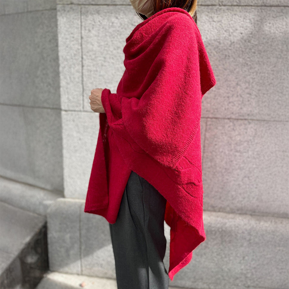 五泉ニット tate 羽織るポンチョ なめらかアルパカ 大きなケーブル柄 サイフク