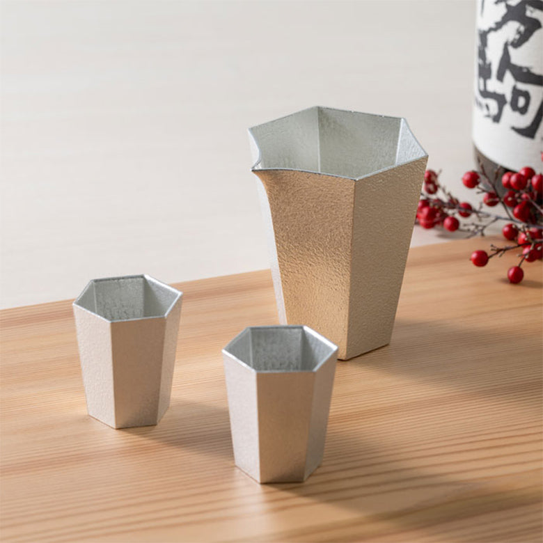 真汝 (大倉真汝)黄瀬戸 美濃焼 ぐい呑み お猪口 六角形 共布 共箱 真汝 (大倉真汝)黄瀬戸 美濃焼 ぐい呑み お猪口 六角形 共布