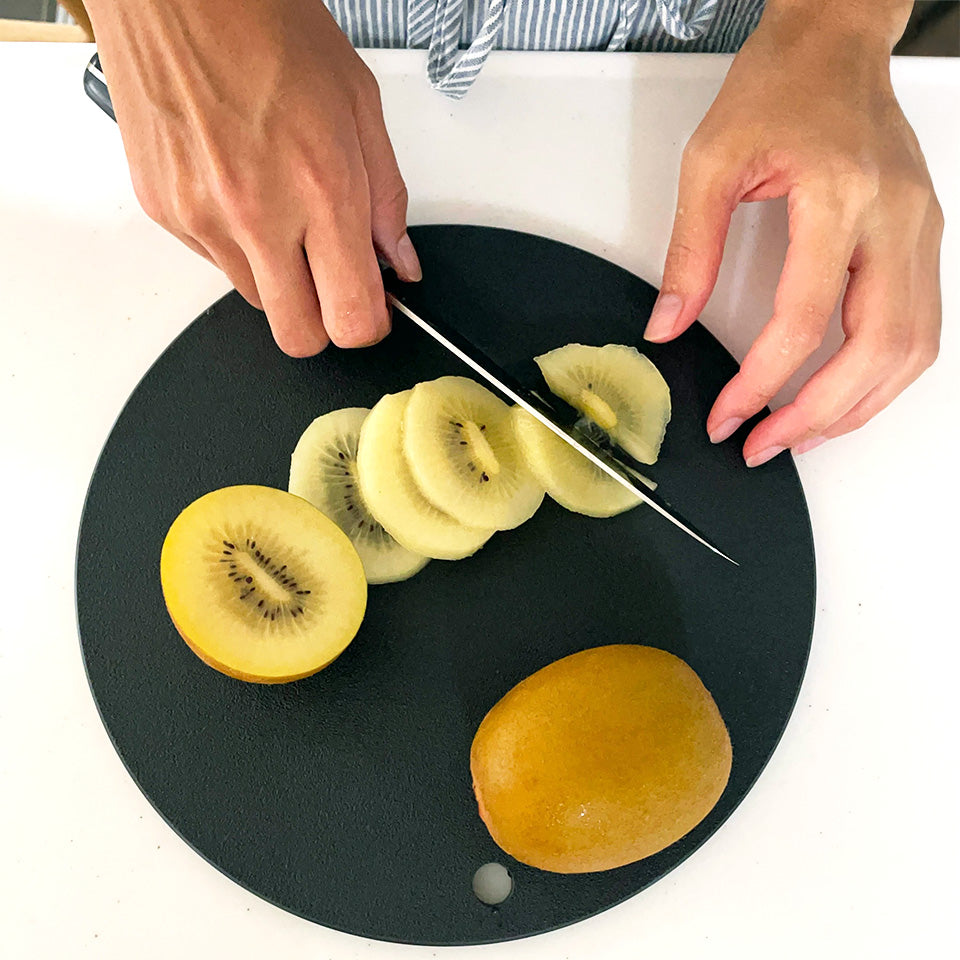 やわらかい まな板 丸 ブラック 黒 抗菌 食洗機対応 SUNS AND COOK